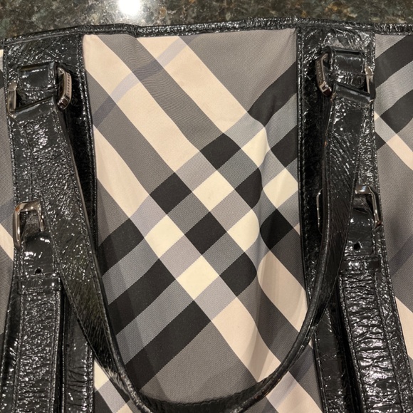 Burberry Victoria Nova Check Bag - Picture 6 of 7